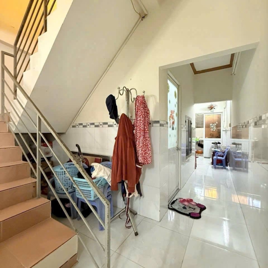 NHÀ SỔ HỒNG RIÊNG TO ĐÙNG - GIÁP QUẬN 7