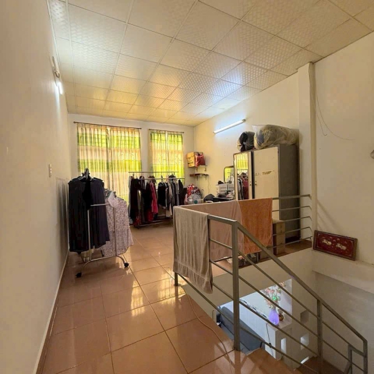 NHÀ SỔ HỒNG RIÊNG TO ĐÙNG - GIÁP QUẬN 7