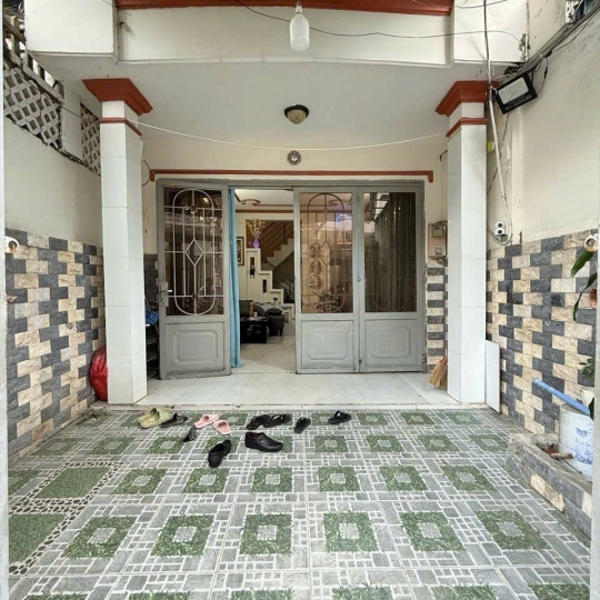 NHÀ SỔ HỒNG RIÊNG TO ĐÙNG - GIÁP QUẬN 7