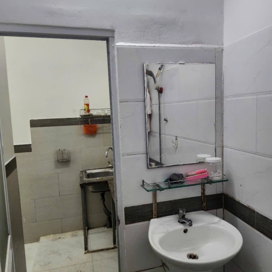 nhà cấp 4, mặt tiền đường Nguyễn Bình 