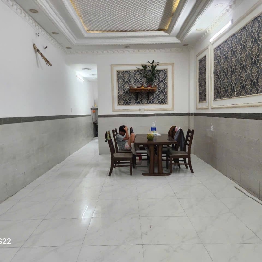 nhà cấp 4, mặt tiền đường Nguyễn Bình 