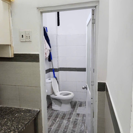 nhà cấp 4, mặt tiền đường Nguyễn Bình 